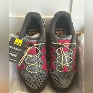 Women’s Size 39/8.5, Jack Wolfskin, Pink and Gray Hiking Shoes, NWT, Mesh Upper